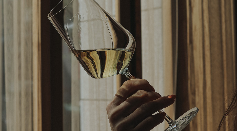 Вина на вине: 5 проблем с кожей лица, которые появляются из-за алкоголя