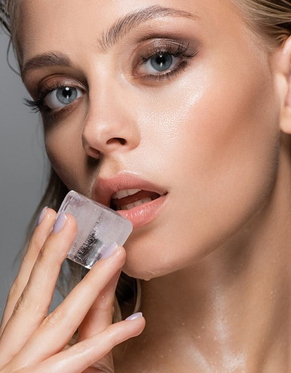 От кубиков льда до перекиси водорода: 10 мифов по уходу за кожей, которые пора развенчать