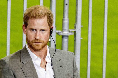 «Он был в ярости»: почему принц Гарри отказался ужинать с отцом и братом