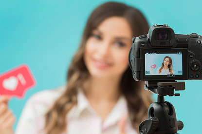 Завидую блогерам и подругам. Что делать? Отвечает психолог