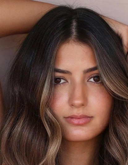 Эффект черепашки: все, что нужно знать о самом трендовом окрашивании волос этой осени