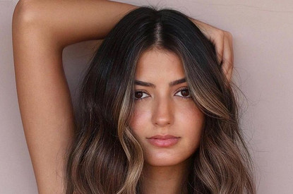 Эффект черепашки: все, что нужно знать о самом трендовом окрашивании волос этой осени