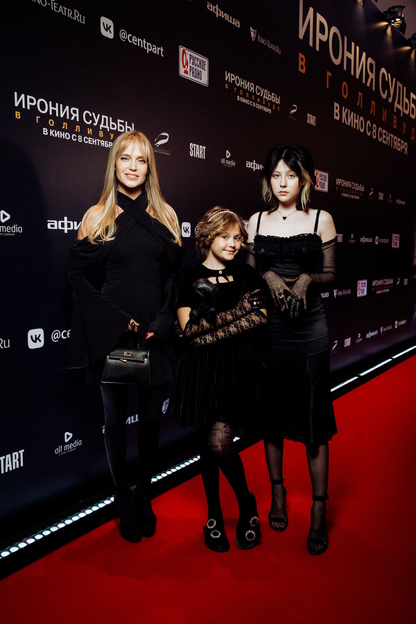 Наталья Чистякова-Ионова с дочками