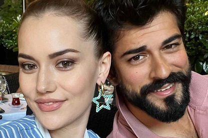 Жена Бурака Озчивита показала округлившийся живот