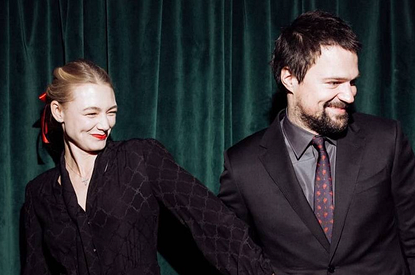 Нежные объятия: Козловский и Акиньшина перестали скрывать свои отношения (фото)