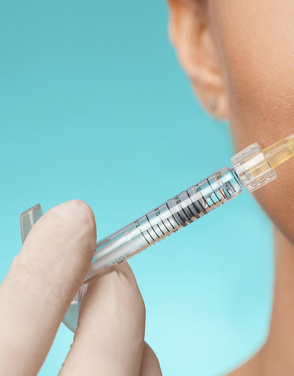 Старят на 10 лет: что такое морщины-марионетки и как с ними бороться