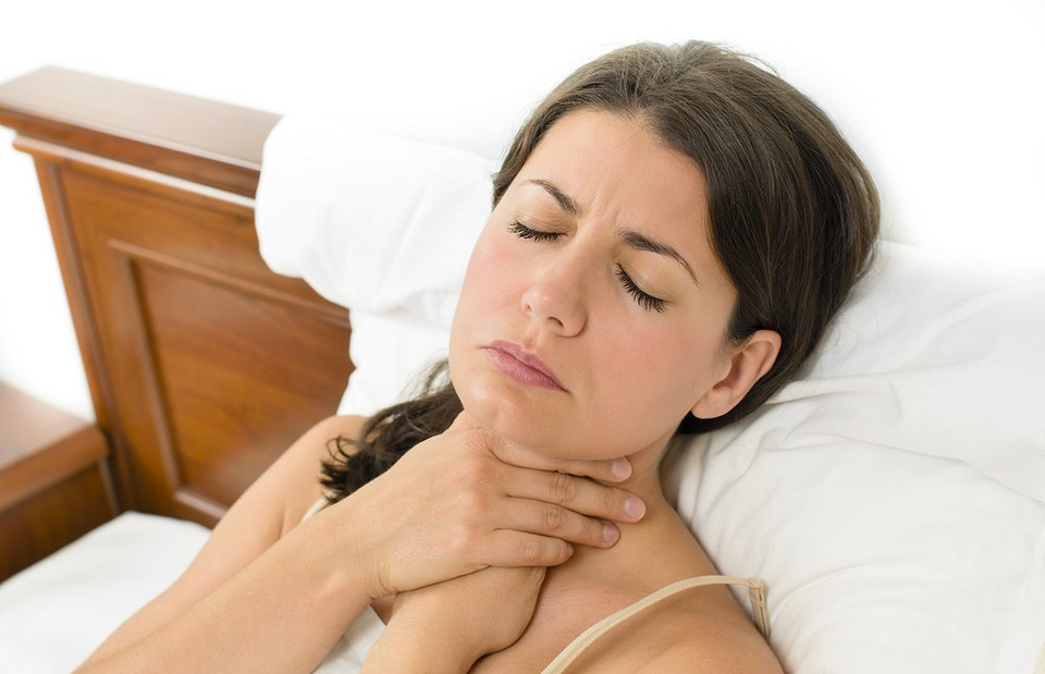 Болит горло по утрам: 9 причин, о которых ты могла не догадываться