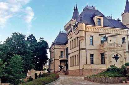 Из Грязи в Израиль: что происходит с особняком Пугачевой с момента ее переезда за рубеж