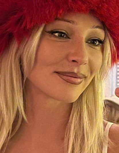 Настя Ивлеева обнажила грудь (фото)