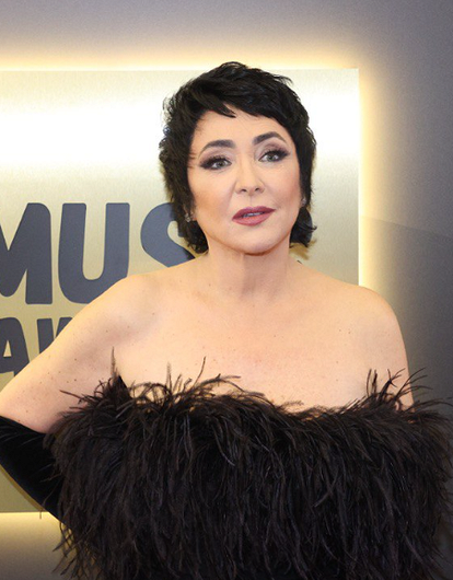 Лолита впервые за долгое время показала особенную дочь (фото)