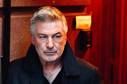 После трагедии: Алеку Болдуину предъявят обвинение в непредумышленном убийстве