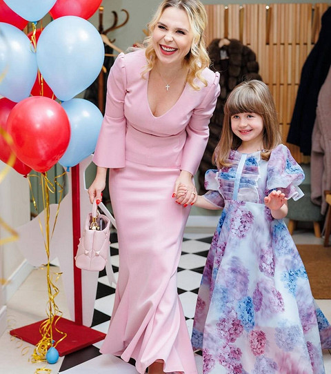 Вечеринка в стиле «Алисы в стране чудес»: дочь Пелагеи отпраздновала 6-летие без отца