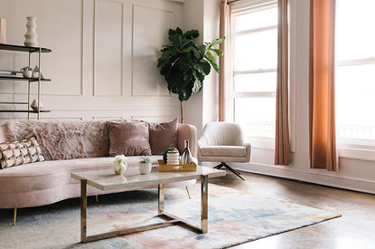 Как сделать темную комнату светлее и уютнее: 7 работающих способов