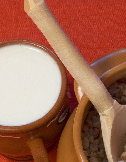 Гречка с кефиром: 13 причин есть их вместе (и 4 самых полезных способа)