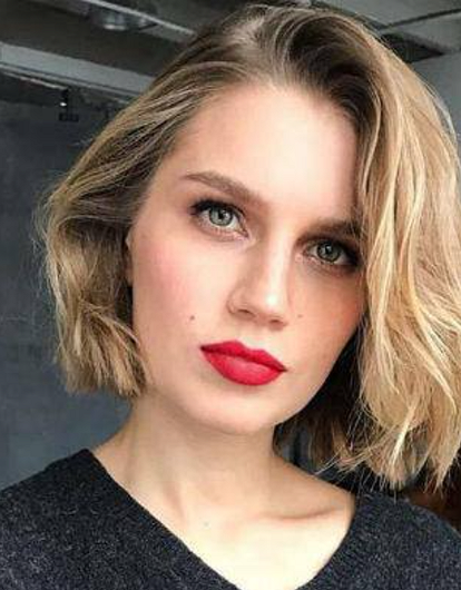 «Не знаю причин, но догадываюсь»: Мельникова впервые рассказала, почему не снимется в новых «Папиных дочках»