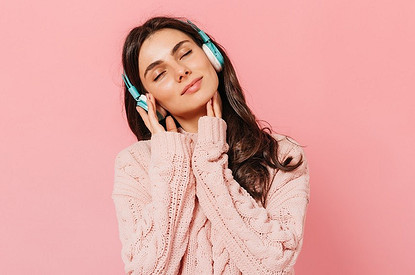 «Рассталась с парнем из-за песни»: истории людей, на чьи жизни повлияла музыка