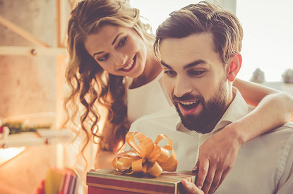 Что подарить парню или мужу на 23 февраля: классные идеи для геймеров, мастеров на все руки, гедонистов и просто красавчиков