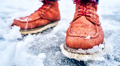 Что делать, чтобы обувь не скользила зимой