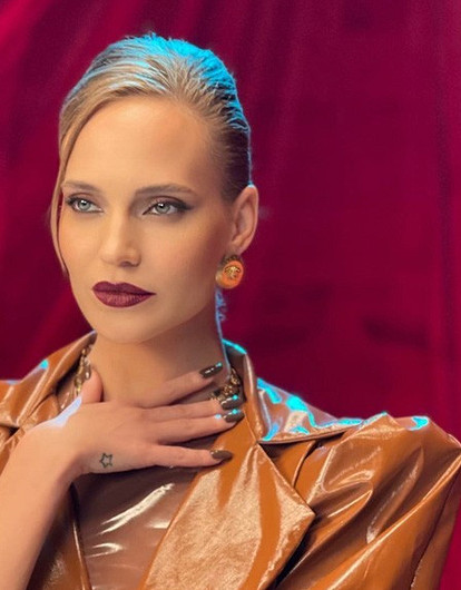 Берем пример со звезд: 5 причесок в деловом стиле для волос разной длины