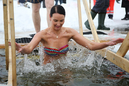 Праздник Крещения: традиции, история (и причем тут обряд купания в проруби)