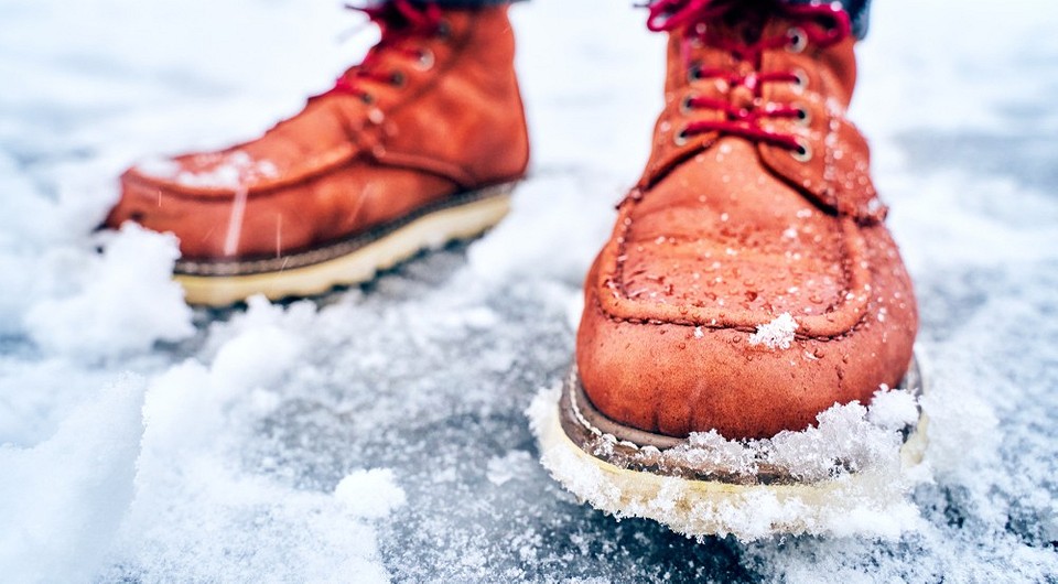 Что сделать, если скользит подошва обуви зимой: 13 лайфхака