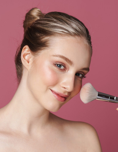 Стрелки, тени, тон: лайфхаки от топ-визажиста на каждый день