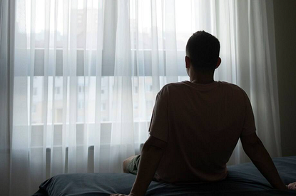 Специалисты связали одиночество с повышенным риском болезни Паркинсона