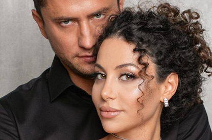 Павел Прилучный показал молодую жену в купальнике