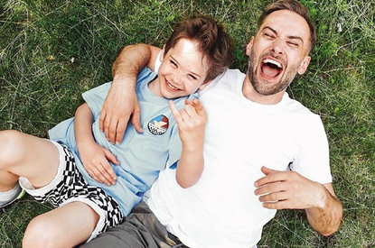 Дмитрий Шепелев впервые вывел в свет сына от Жанны Фриске (фото)