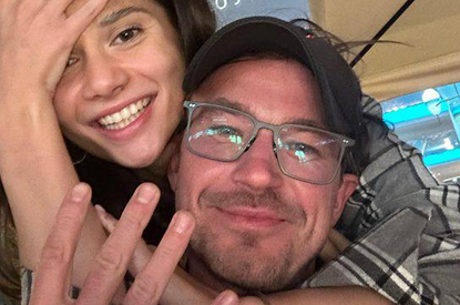 Александр Петров показал фото с молодой женой из медового месяца