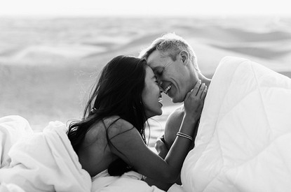 Возрастной секс: гинеколог рассказывает, что мешает получить удовольствие и как с этим справиться