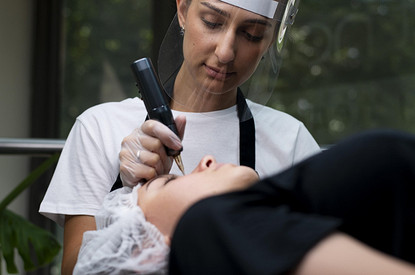 Мастер перманентного макияжа: где обучаться, как развиваться и сколько можно зарабатывать