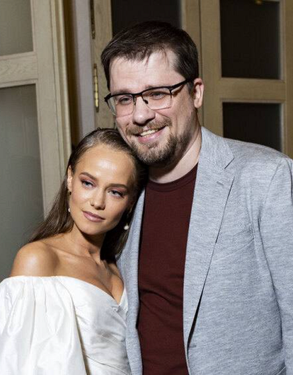 Девушка Гарика Харламова спровоцировала слухи о свадьбе