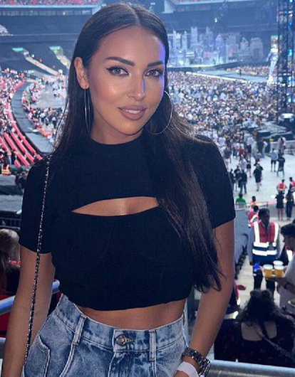 Певица Алсу впервые показала сына