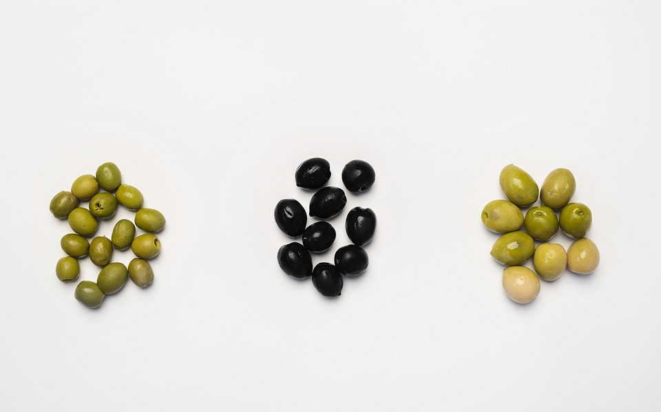 Чем отличаются оливки от маслин: главное о средиземноморских ягодах и 5 лучших сортов