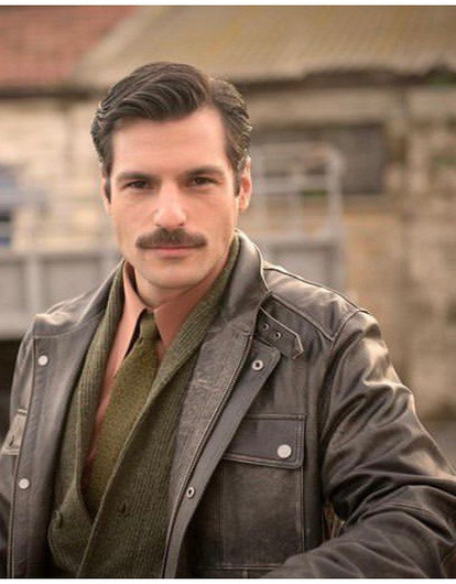 Серкан Чайоглу: биография, личная жизнь и 5 лучших сериалов со звездой «Вишневого сезона»