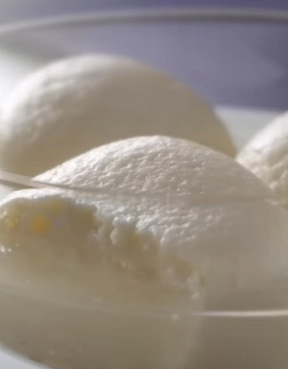 Избить за десерт: гости свадьбы устроили драку из-за творожного лакомства