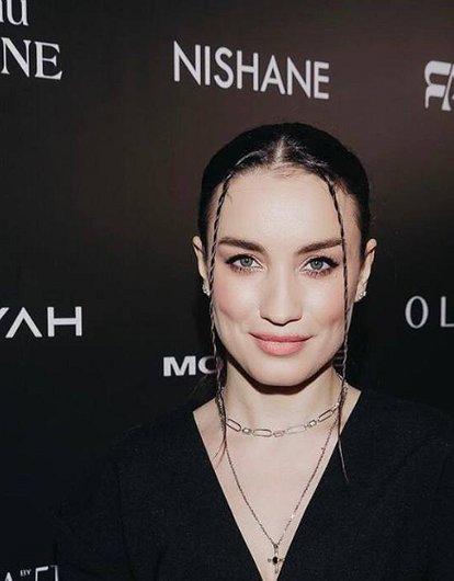 Дочь Виктории Дайнеко отказалась от фамилии отца