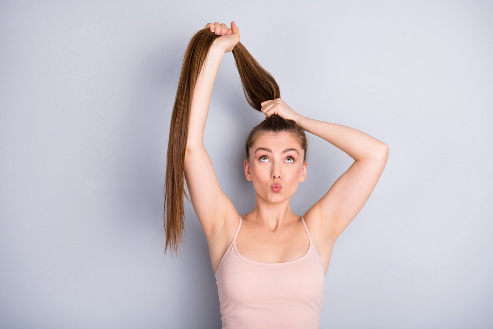 5 привычных манипуляций с волосами, которые могут тебе навредить