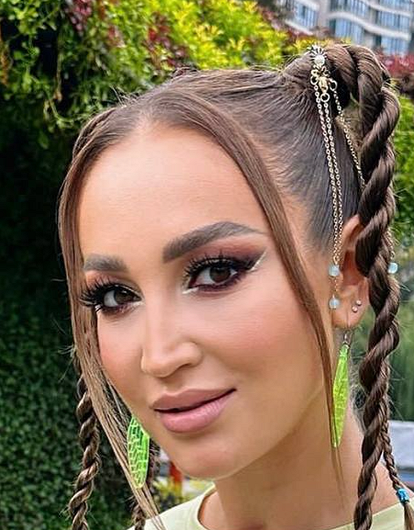 Ольга Бузова сделала дорогой подарок отцу на юбилей