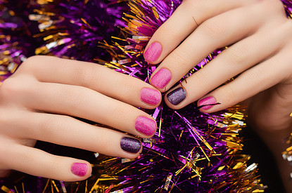Новогодний маникюр 2024: 25 трендов с фотографиями