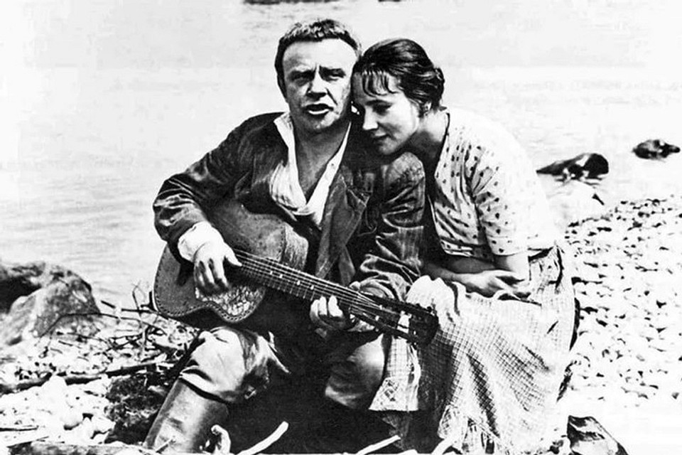 7 советских актеров, которые сыграли влюбленных и стали супругами в реальной жизни