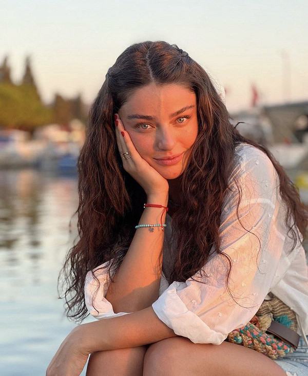 Айча Айшин Туран: биография, личная жизнь и 5 лучших проектов с участием звезды сериала «Сказка на острове»