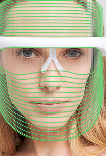 LED-маска для домашней светотерапии лица MARUTAKA 7 Color LED Mask. Действие маски основано на естественной способности кожи поглощать кванты света определенного спектра и изменять под их...