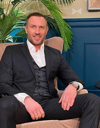 Роман Костомаров впервые после ампутаций вышел на лед в коньках