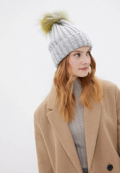 10 вещей, в которых женщины 50+ выглядят нелепо: шапки с помпоном, джоггеры и не только
