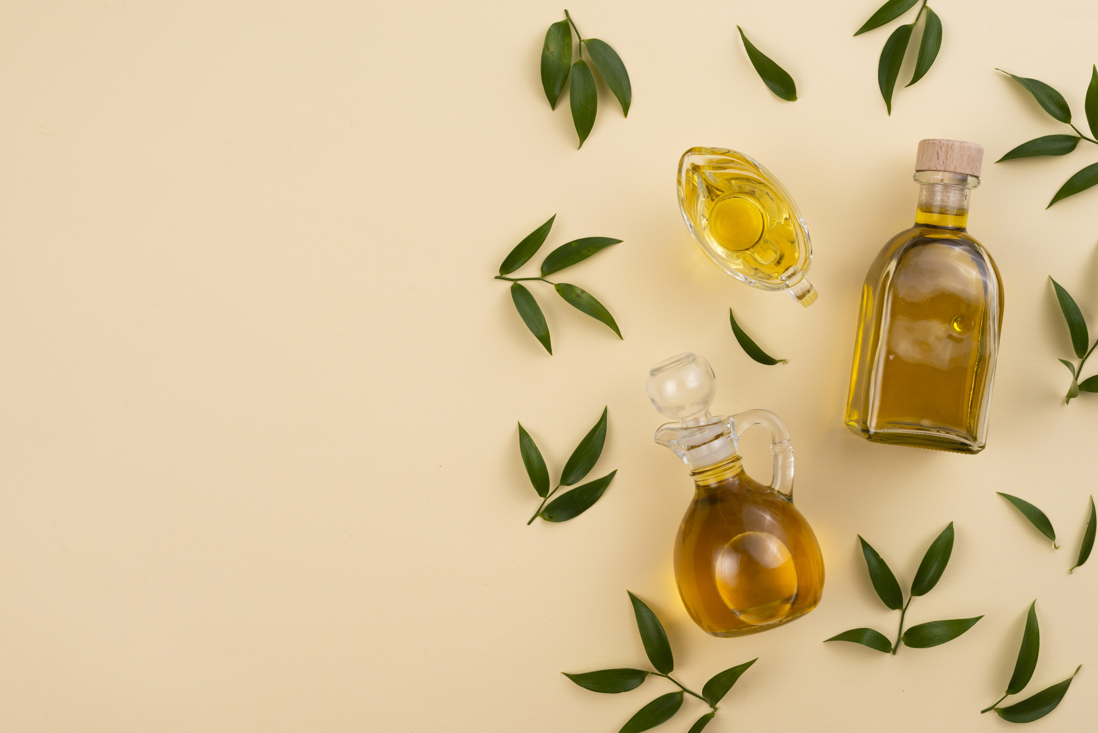Масло оливковых листьев. Бренд фон для масла. Растительное масло на черном фоне. Фон с мелкими листьями оливы для фотошопа акварель. Olive Oil logo.