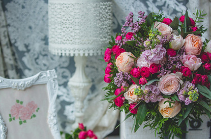 Какие цветы будут красиво смотреться в вазе зимой: куда поставить и как ухаживать