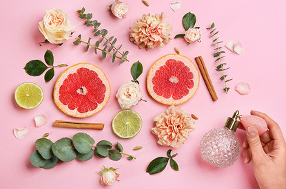 Эти ноты в парфюме «молодят»: выбираем ароматы вместе с экспертом