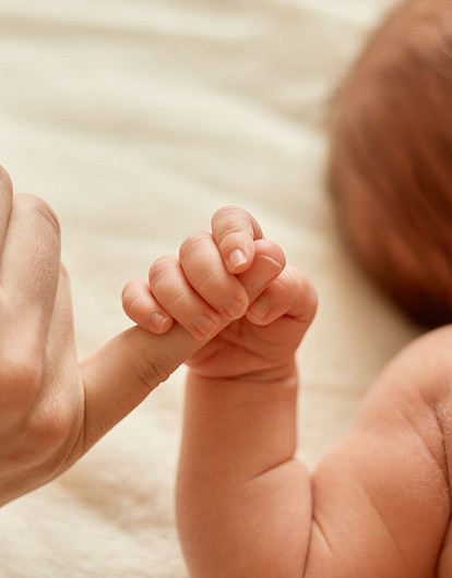 Как красиво назвать дочь: красивые имена для девочки в 2025 году